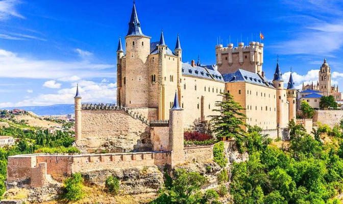 Alcázar of Segovia, a medieval castle in Spain featuring Islamic architectural influences, including Almohad, Andalusi, and Mudéjar elements.