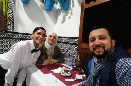 Arab couple dining at a restaurant in Córdoba’s historic center